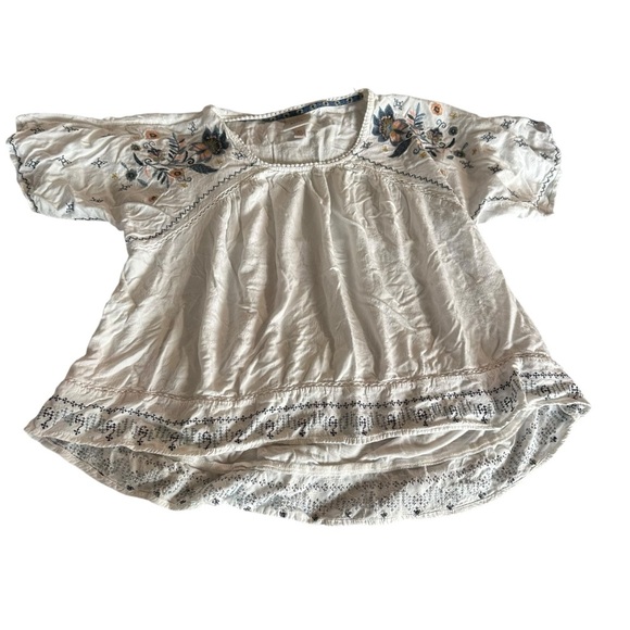 Knox Rose Cream Blouse with Flutter Sleeves and Boxy Style - Picture 1 of 5